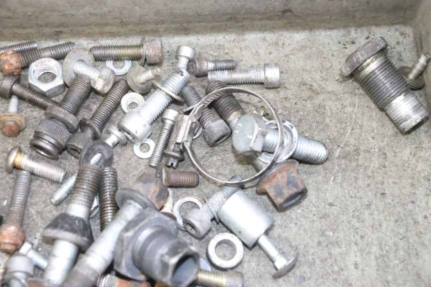 photo de WOREK ŚRUB I WKRĘTÓW BMW K 75 RT 750 (1989 - 1997) - Zbliżenie techniczne