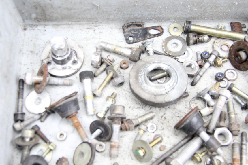 photo de TORBA ZESTAW ŚRUB I WKRĘTÓW BMW K100 1000 (1982 - 1990) - Zbliżenie techniczne