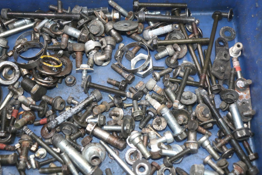 photo de WOREK ŚRUB I WKRĘTÓW KAWASAKI GTR 1000 (1994 - 2004) - Zoom stanu zużycia