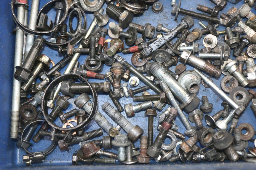 photo de WOREK ŚRUB I WKRĘTÓW KAWASAKI GTR 1000 (1994 - 2004) - Inny kąt widzenia