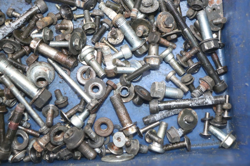 photo de WOREK ŚRUB I WKRĘTÓW KAWASAKI GTR 1000 (1994 - 2004) - Zbliżenie techniczne