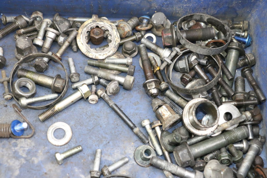 photo de WOREK ŚRUB I WKRĘTÓW KAWASAKI ZR7 ZR-7 S 750 (1999 - 2004) - Inny kąt widzenia