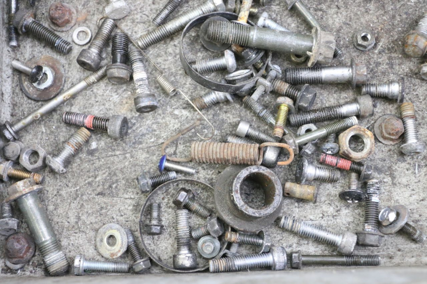 photo de WOREK ŚRUB I WKRĘTÓW KAWASAKI ZR7 ZR-7 S 750 (1999 - 2004) - Zoom stanu zużycia