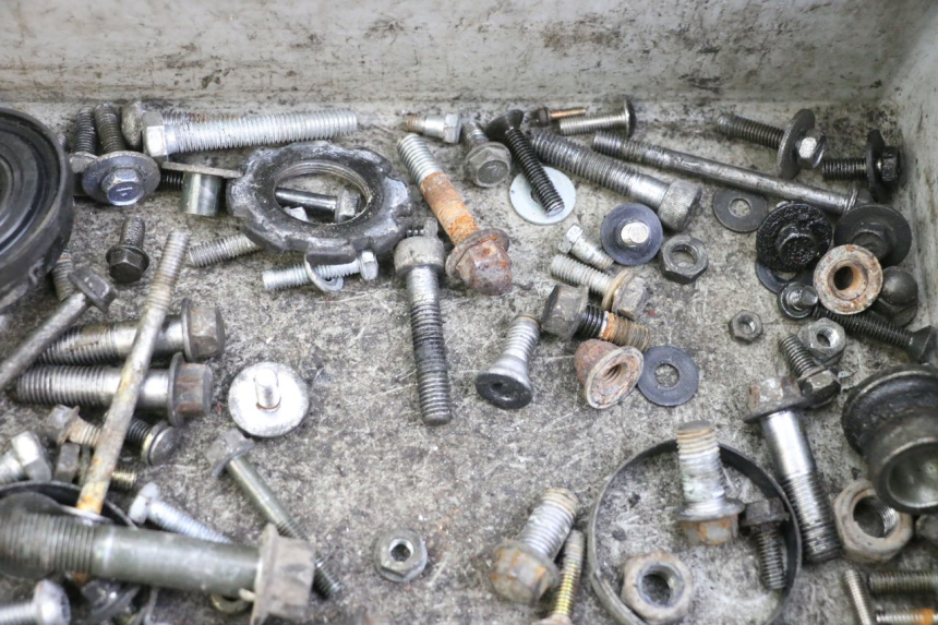 photo de WOREK ŚRUB I WKRĘTÓW KAWASAKI ZR7 ZR-7 S 750 (1999 - 2004) - Zbliżenie techniczne