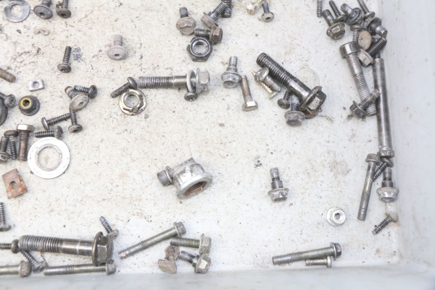 photo de WOREK ŚRUB I WKRĘTÓW PEUGEOT KISBEE 2T 50 (2010 - 2017) - Zoom stanu zużycia