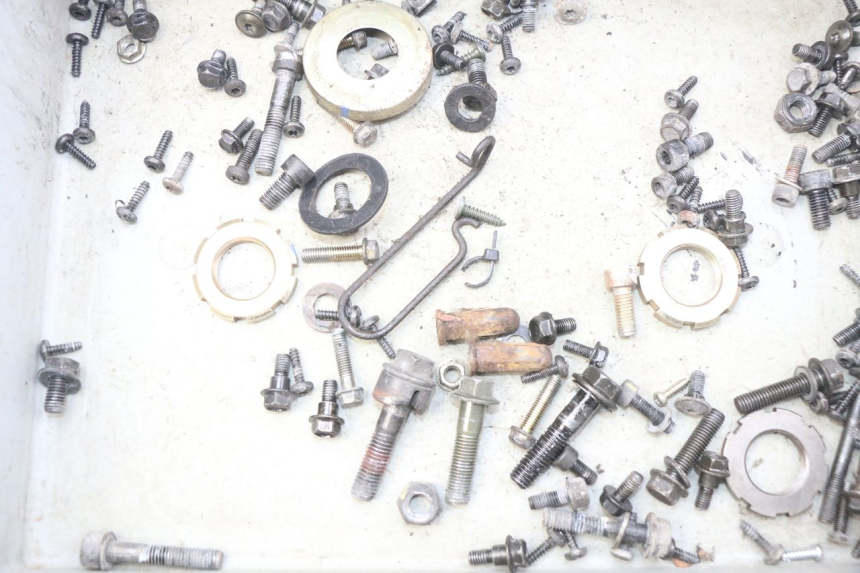 photo de WOREK ŚRUB I WKRĘTÓW PEUGEOT KISBEE 2T 50 (2010 - 2017) - Zoom stanu zużycia