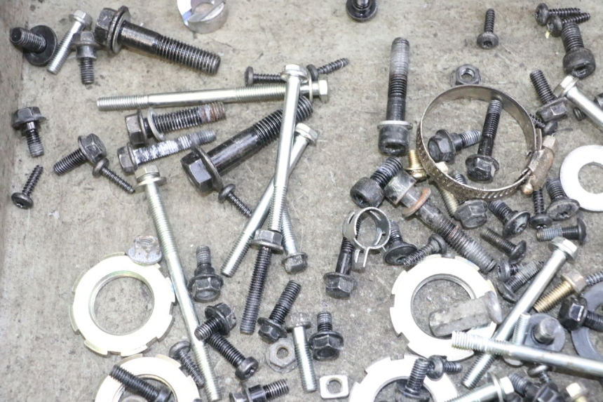 photo de WOREK ŚRUB I WKRĘTÓW PEUGEOT KISBEE 2T 50 (2018 - 2022) - Zoom stanu zużycia