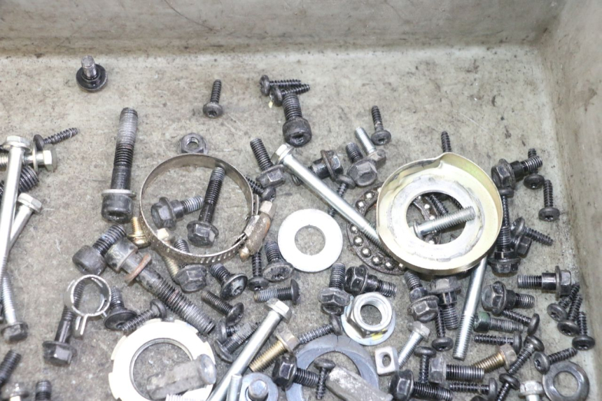 photo de WOREK ŚRUB I WKRĘTÓW PEUGEOT KISBEE 2T 50 (2018 - 2022) - Zbliżenie techniczne