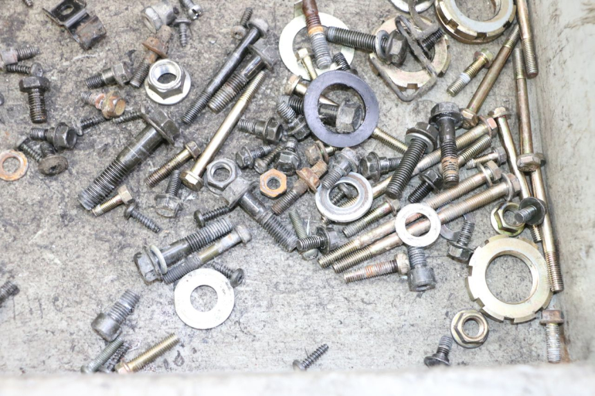 photo de WOREK ŚRUB I WKRĘTÓW PEUGEOT KISBEE 2T 50 (2010 - 2017) - Zoom stanu zużycia