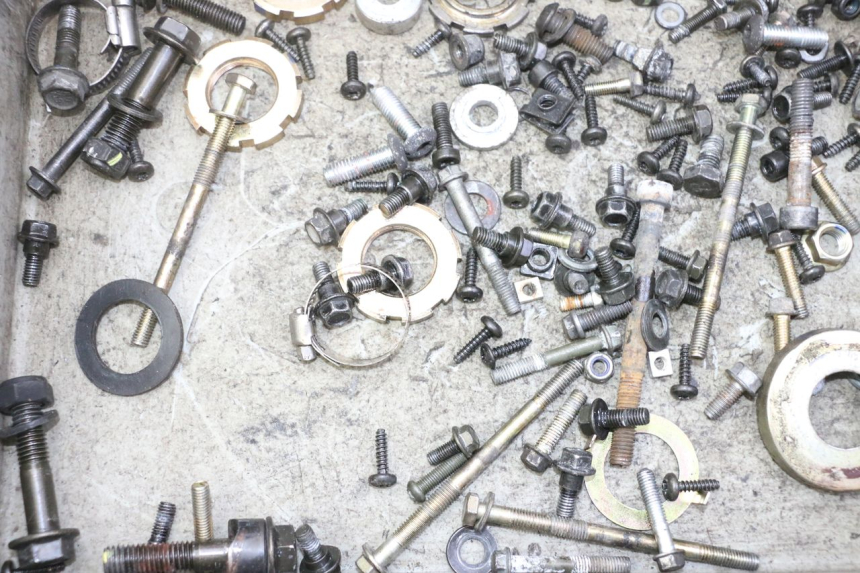 photo de WOREK ŚRUB I WKRĘTÓW PEUGEOT KISBEE 2T 50 (2010 - 2017) - Zoom stanu zużycia