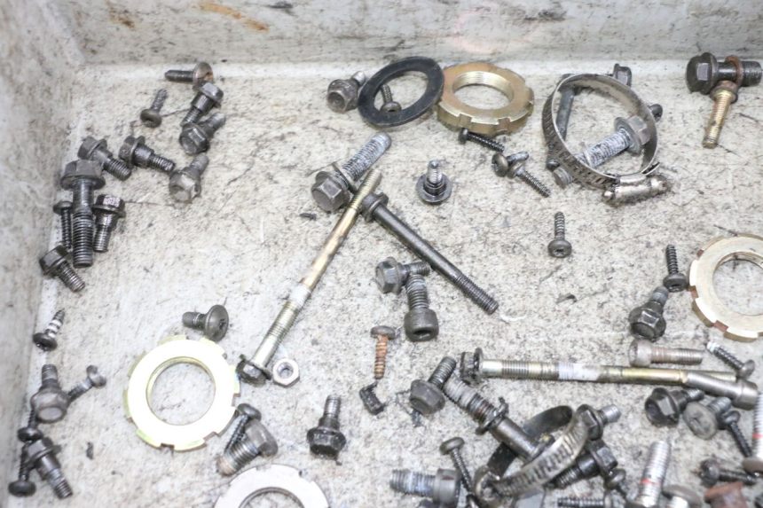 photo de WOREK ŚRUB I WKRĘTÓW PEUGEOT KISBEE 2T 50 (2010 - 2017) - Zoom stanu zużycia