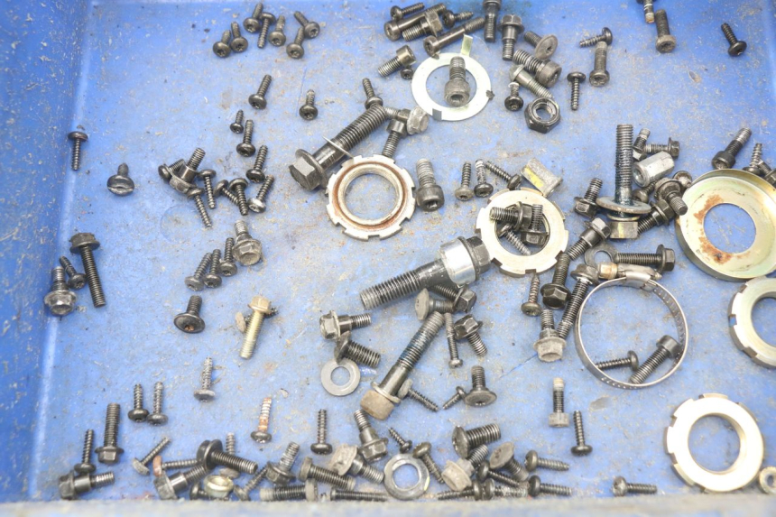 photo de TORBA ZESTAW ŚRUB I WKRĘTÓW PEUGEOT KISBEE 4T 50 (2018 - 2022) - Zoom stanu zużycia