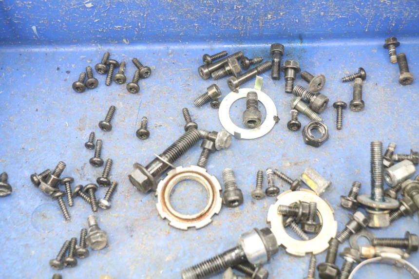 photo de TORBA ZESTAW ŚRUB I WKRĘTÓW PEUGEOT KISBEE 4T 50 (2018 - 2022) - Inny kąt widzenia