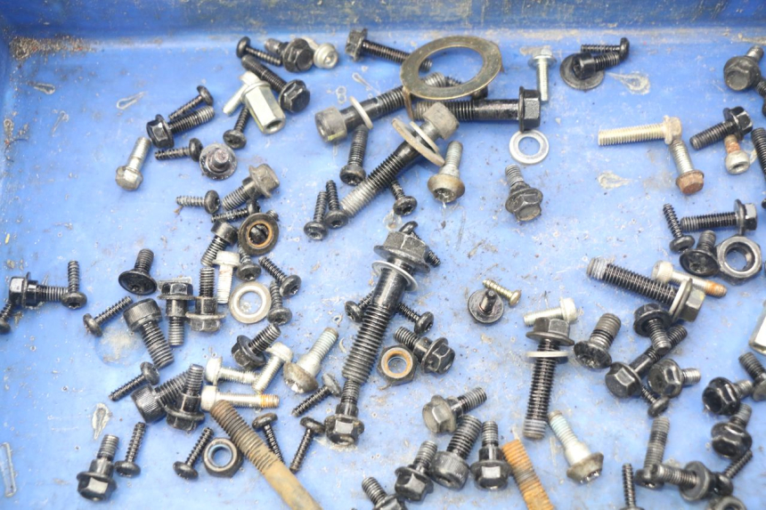 photo de TORBA ZESTAW ŚRUB I WKRĘTÓW PEUGEOT KISBEE 4T 50 (2018 - 2022) - Zoom stanu zużycia