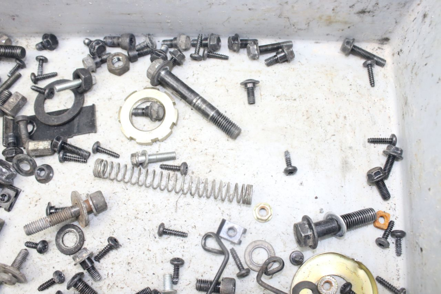 photo de TORBA ZESTAW ŚRUB I WKRĘTÓW PEUGEOT KISBEE 4T 50 (2018 - 2022) - Inny kąt widzenia