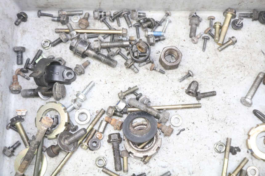 photo de WOREK ŚRUB I ŚRUBEK PEUGEOT KISBEE 4T 50 (2010 - 2017) - Zbliżenie techniczne