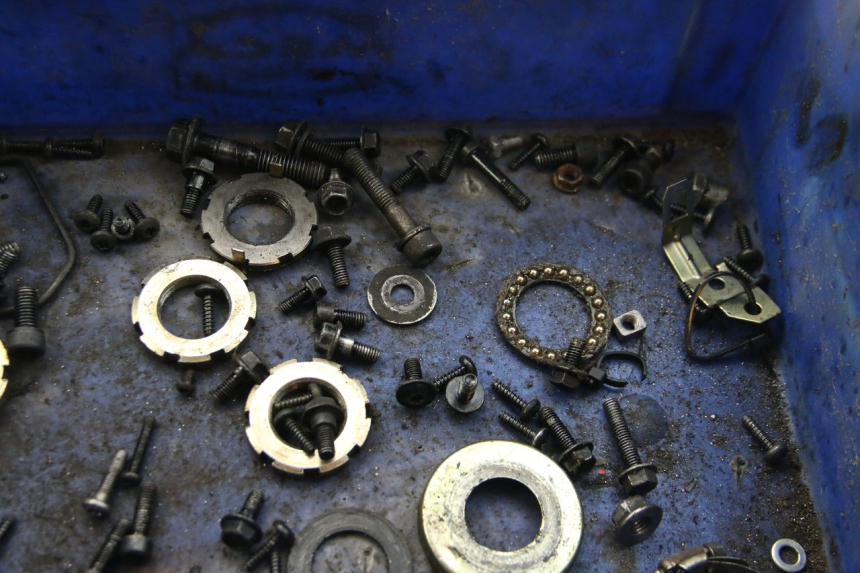 photo de TORBA ZESTAW ŚRUB I WKRĘTÓW PEUGEOT KISBEE 4T 50 (2018 - 2022) - Zoom stanu zużycia