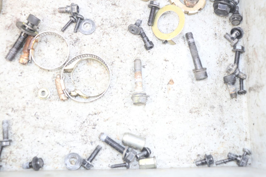 photo de TORBA ZESTAW ŚRUB I WKRĘTÓW PEUGEOT KISBEE 4T 50 (2018 - 2022) - Zoom stanu zużycia