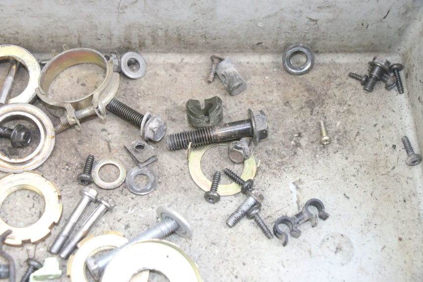 photo de WOREK ŚRUB I ŚRUBEK PEUGEOT KISBEE 4T 50 (2010 - 2017) - Inny kąt widzenia