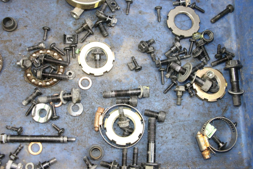 photo de TORBA ZESTAW ŚRUB I WKRĘTÓW PEUGEOT KISBEE 4T 50 (2018 - 2022) - Zoom stanu zużycia