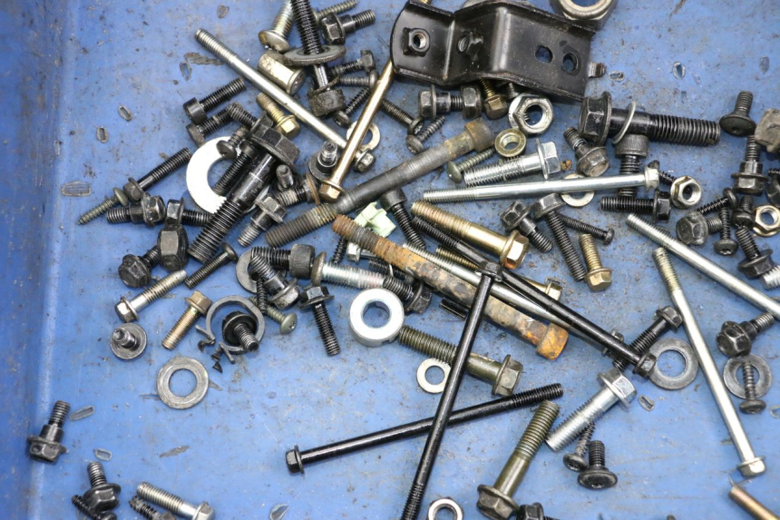 photo de TORBA ZESTAW ŚRUB I WKRĘTÓW PEUGEOT KISBEE 4T 50 (2018 - 2022) - Zoom stanu zużycia