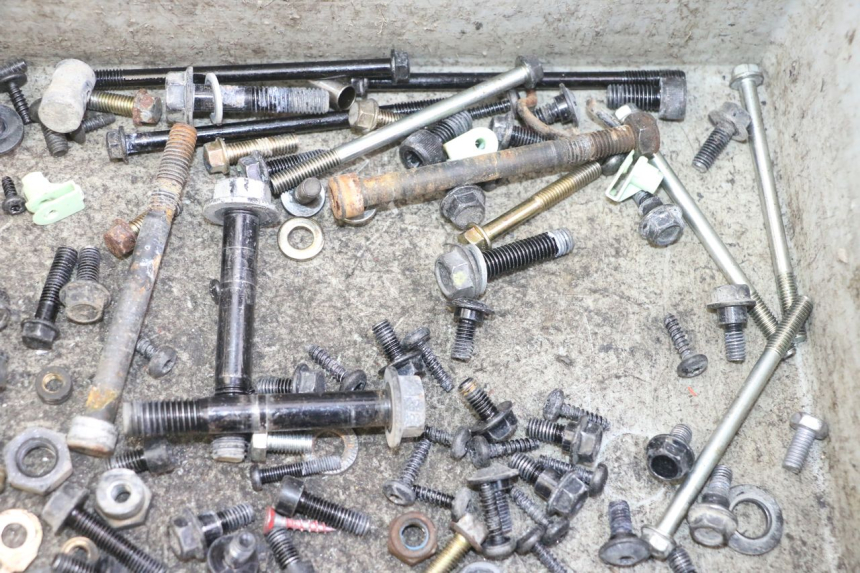 photo de TORBA ZESTAW ŚRUB I WKRĘTÓW PEUGEOT KISBEE 4T 50 (2018 - 2022) - Zoom stanu zużycia