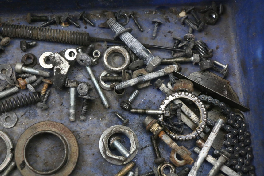 photo de WOREK ŚRUB I WKRĘTÓW RENAULT KOURANOS 125 (2001 - 2004) - Zoom stanu zużycia