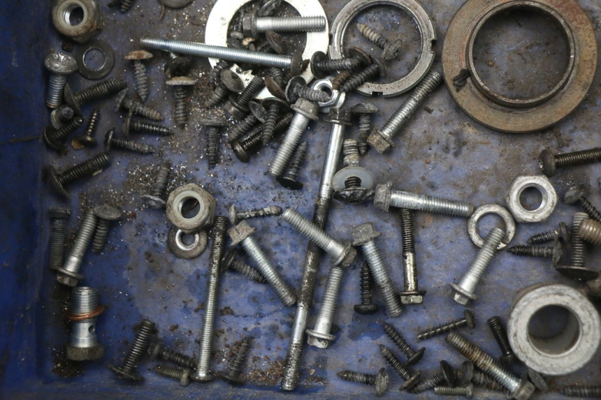 photo de WOREK ŚRUB I WKRĘTÓW RENAULT KOURANOS 125 (2001 - 2004) - Inny kąt widzenia