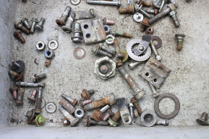 photo de TORBA ZESTAW ŚRUB I WKRĘTÓW KAWASAKI KX 250 (1994 - 1998) - Zoom stanu zużycia