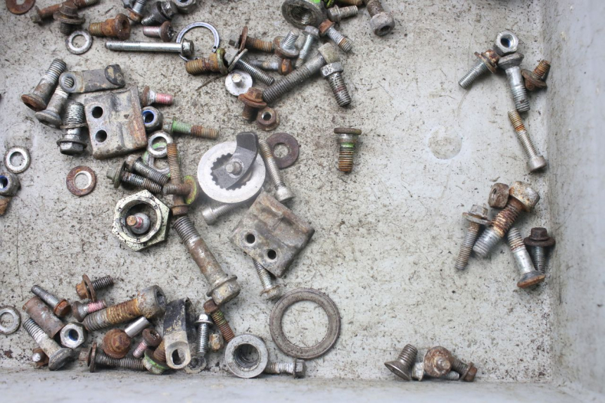 photo de TORBA ZESTAW ŚRUB I WKRĘTÓW KAWASAKI KX 250 (1994 - 1998) - Inny kąt widzenia