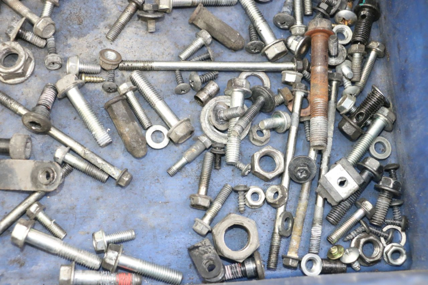 photo de TORBA ZESTAW ŚRUB I WKRĘTÓW KYMCO AGILITY 4T 50 (2018 - 2022) - Inny kąt widzenia