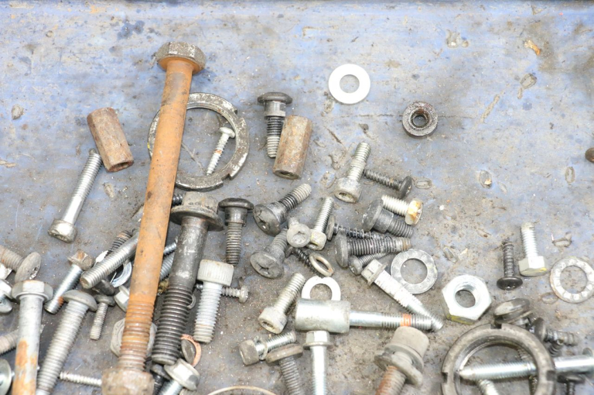 photo de TORBA ZESTAW ŚRUB I WKRĘTÓW PIAGGIO LIBERTY 4T 50 (2018 - 2021) - Inny kąt widzenia