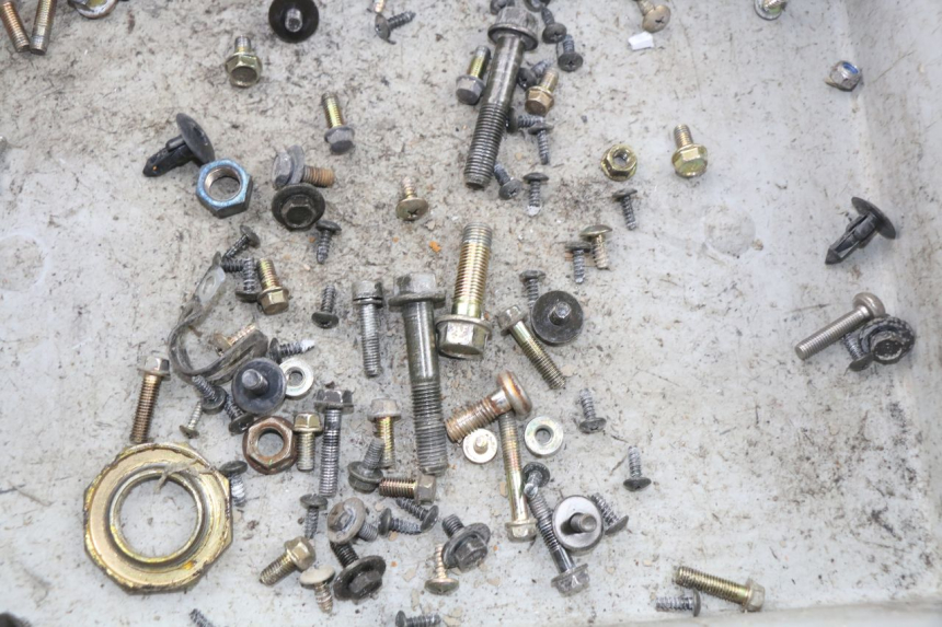 photo de TORBA ZESTAW ŚRUB I WKRĘTÓW KYMCO LIKE 2T 50 (2009 - 2018) - Zoom stanu zużycia