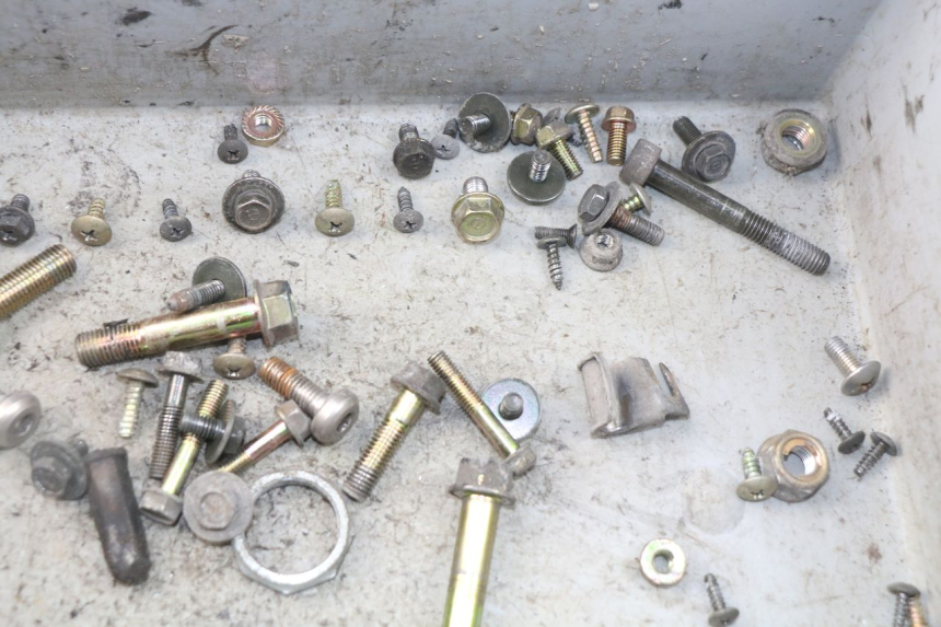 photo de WOREK Z ŚRUBAMI I ELEMENTAMI ZŁĄCZNYMI KYMCO LIKE 4T 50 (2009 - 2018) - Inny kąt widzenia