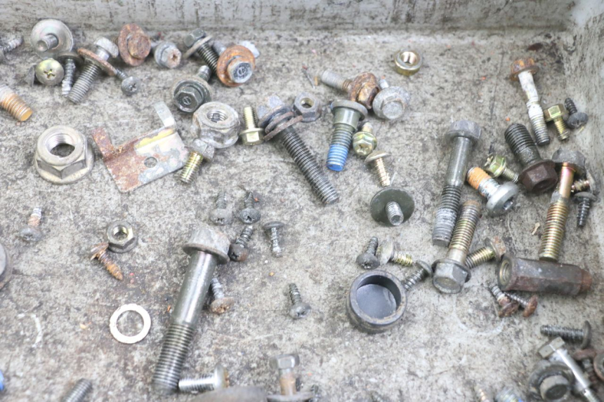 photo de TORBA ZESTAW ŚRUB I WKRĘTÓW KYMCO LIKE 125 (2009 - 2016) - Inny kąt widzenia