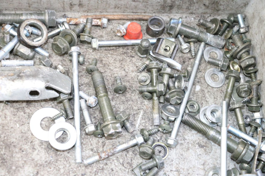 photo de WOREK ŚRUB I WKRĘTÓW LONGJIA SHARPY 125 (2020 - 2024) - Inny kąt widzenia