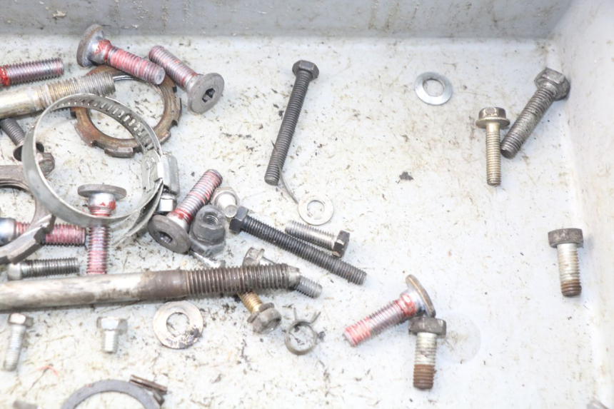 photo de TORBA ZESTAW ŚRUB I WKRĘTÓW PEUGEOT LUDIX 50 (2005 - 2007) - Inny kąt widzenia