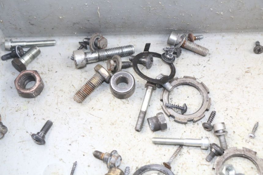 photo de WOREK ŚRUB I WKRĘTÓW PEUGEOT LUDIX 50 (2008 - 2017) - Zoom stanu zużycia