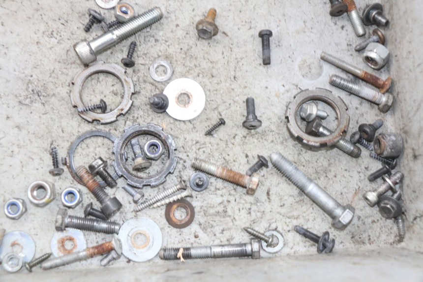 photo de WOREK ŚRUB I WKRĘTÓW PEUGEOT LUDIX 50 (2008 - 2017) - Inny kąt widzenia