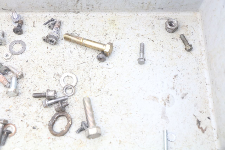 photo de TORBA ZESTAW ŚRUB I WKRĘTÓW PEUGEOT LUDIX 50 (2005 - 2007) - Inny kąt widzenia