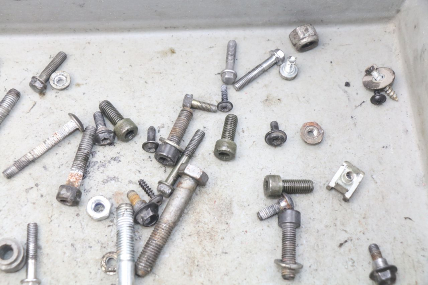 photo de WOREK ŚRUB I WKRĘTÓW PEUGEOT LUDIX 50 (2008 - 2017) - Zoom stanu zużycia