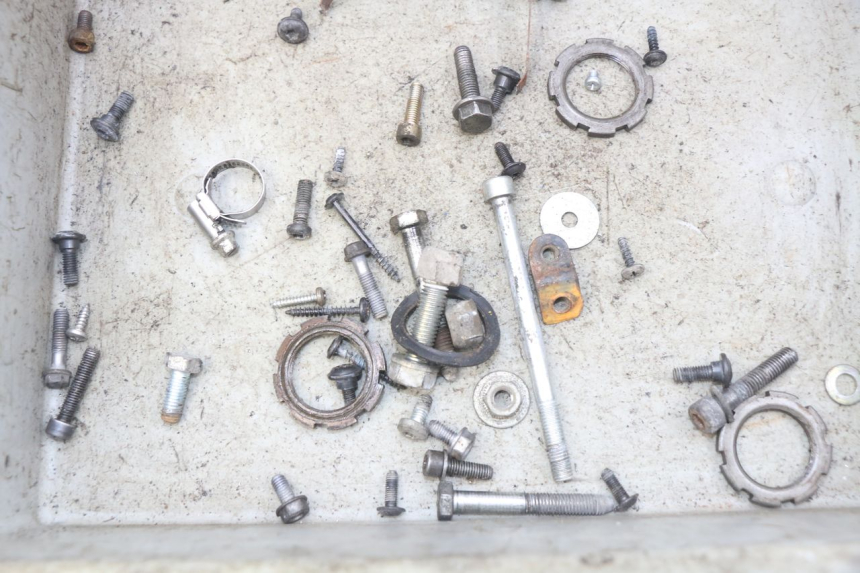 photo de WOREK ŚRUB I WKRĘTÓW PEUGEOT LUDIX 50 (2008 - 2017) - Zoom stanu zużycia