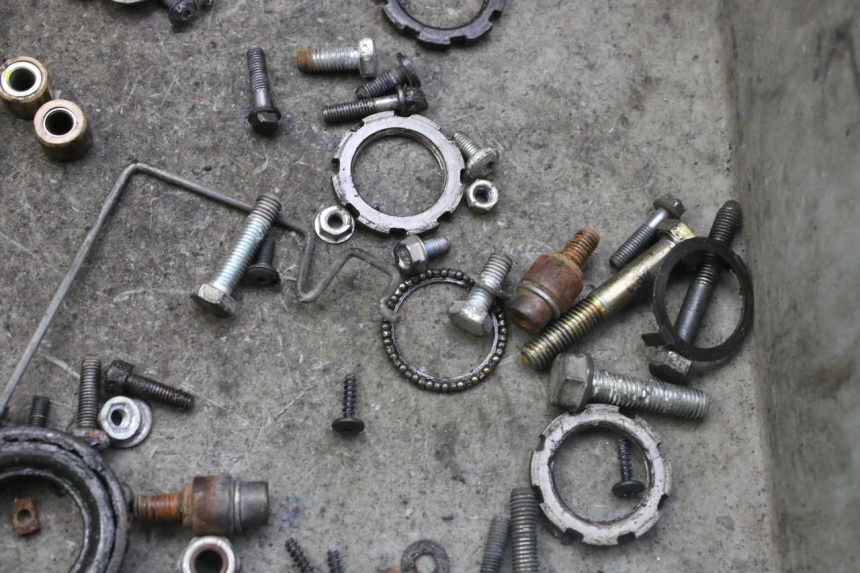 photo de WOREK ŚRUB I WKRĘTÓW PEUGEOT LUDIX 50 (2008 - 2017) - Zoom stanu zużycia