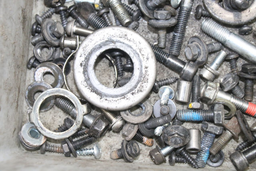 photo de WOREK ŚRUB I ŚRUBEK MBK OVETTO ONE 2T 50 (2013 - 2017) - Inny kąt widzenia