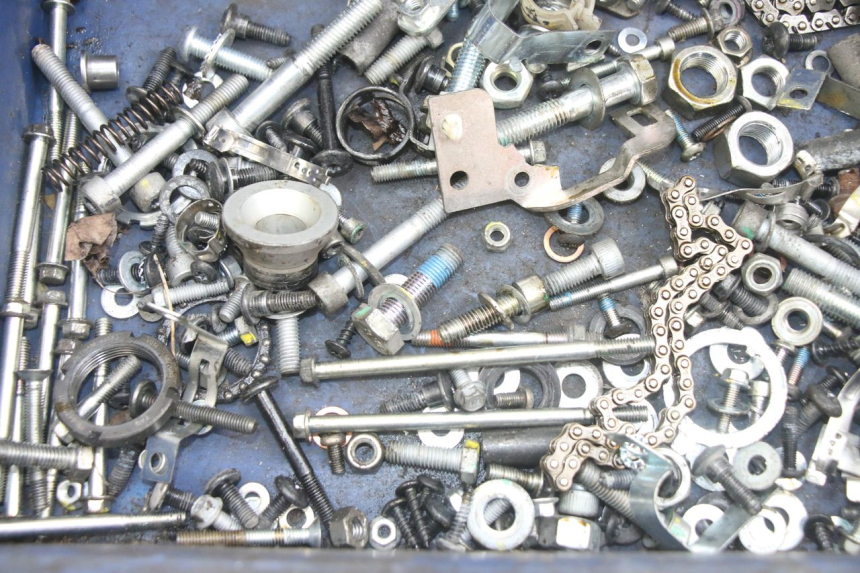 photo de WOREK Z ŚRUBAMI I ELEMENTAMI ZŁĄCZNYMI PIAGGIO MEDLEY 125 (2016 - 2023) - Zoom stanu zużycia