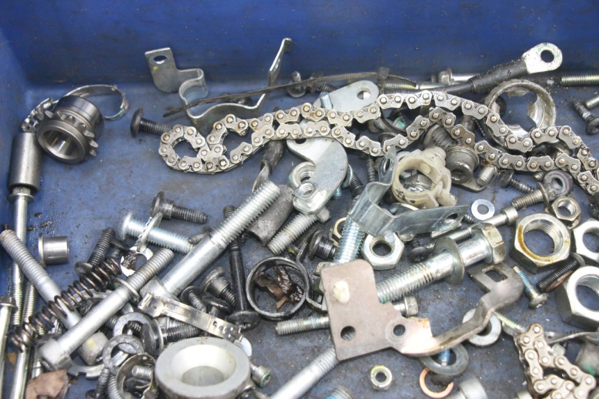 photo de WOREK Z ŚRUBAMI I ELEMENTAMI ZŁĄCZNYMI PIAGGIO MEDLEY 125 (2016 - 2023) - Inny kąt widzenia