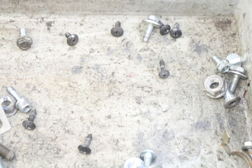 photo de TORBA ZESTAW ŚRUB I WKRĘTÓW JM MOTORS MIA 50 (2017 - 2020) - Inny kąt widzenia