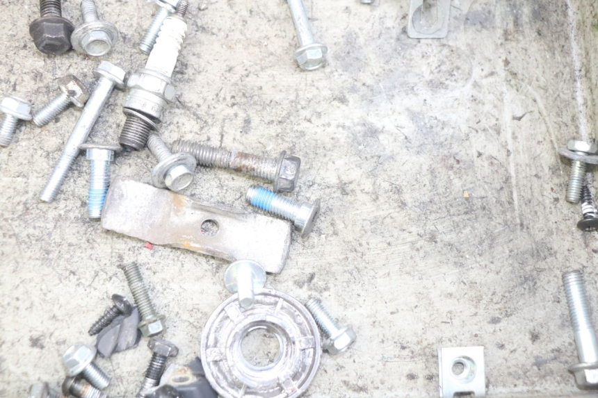 photo de TORBA ZESTAW ŚRUB I WKRĘTÓW JM MOTORS MIA 50 (2017 - 2020) - Zbliżenie techniczne