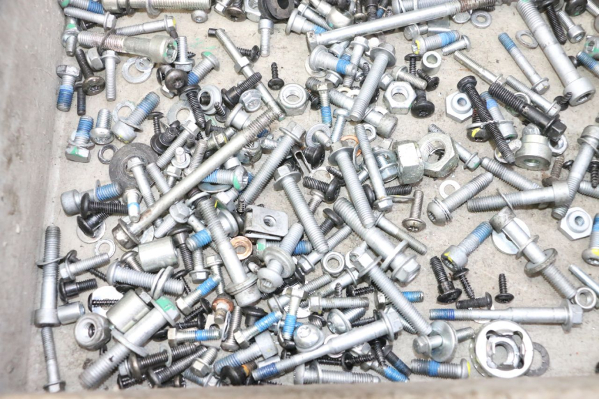 photo de WOREK ŚRUB I WKRĘTÓW PIAGGIO MP3 HPE 310 (2024 - 2025) - Inny kąt widzenia