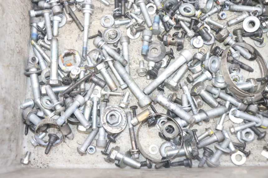 photo de WOREK ŚRUB I WKRĘTÓW PIAGGIO MP3 HPE 300 (2019 - 2026) - Inny kąt widzenia